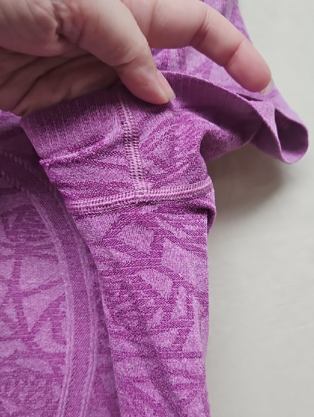 Lululemon Athletica Swiftly Tech Short Sleeve Tee Lilac Purple Jacquard - Picture 8 of 15